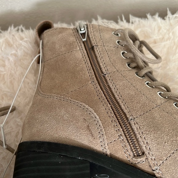New!! Dolce Vita Nigel Tan Suede Lace Up Side Lug Sole Zip Ankle Boots Sz 8 - Picture 3 of 10